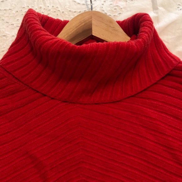 Red turtle neck - Picture 3 of 3
